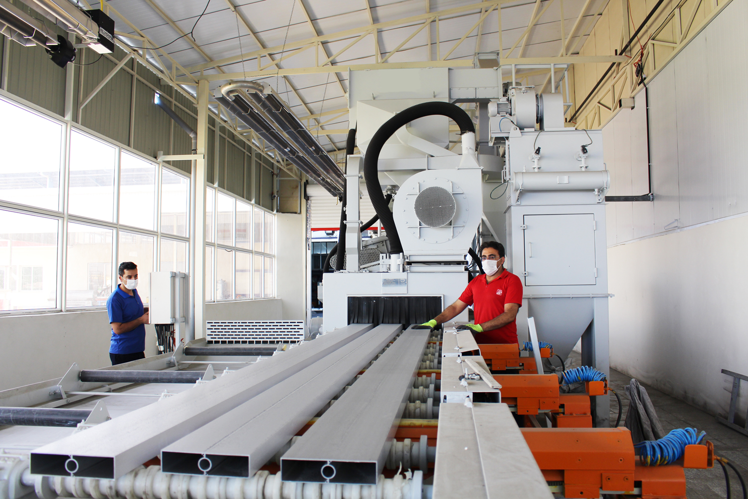 راه اندازی خط تولید شات بلاست پروفیل آلومینیوم در شرکت آکپا ایران