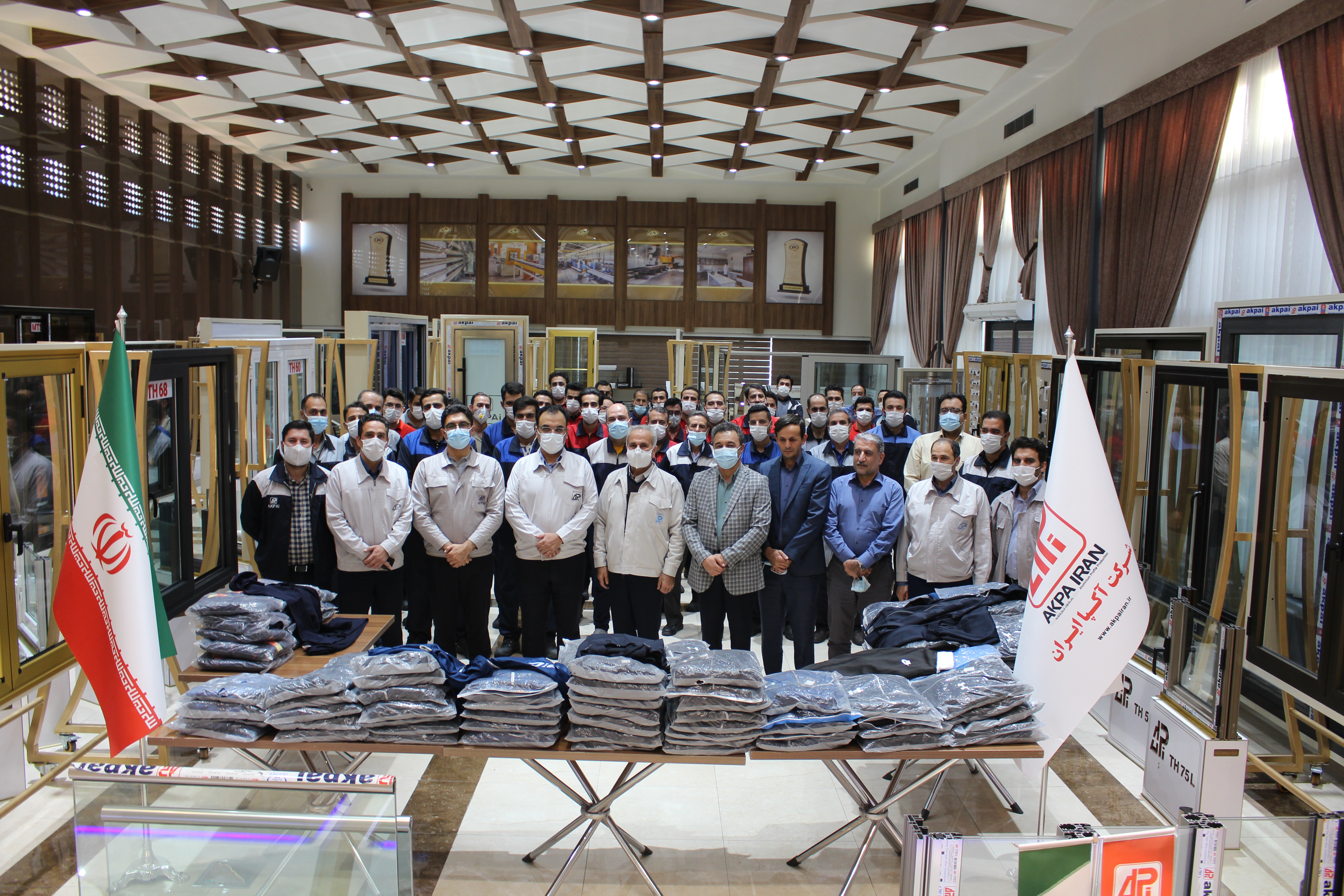 اهدای 400 دست لباس ورزشی به کارکنان، در راستای حمایت از ورزش کارگران